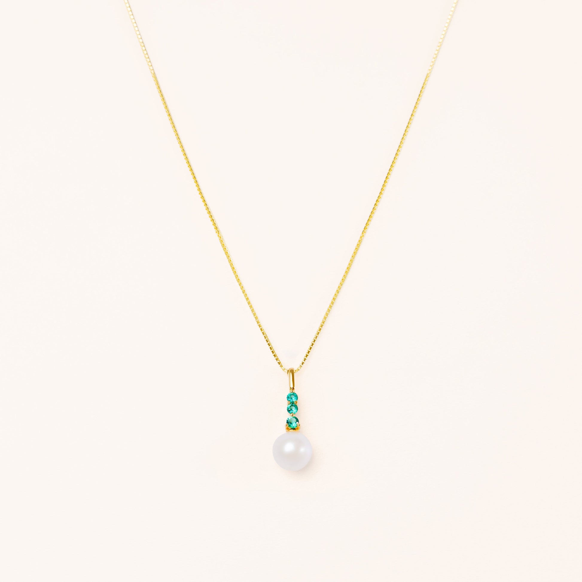 Pearl pendant with three beautiful emeralds. On a sleek adjustable gold chain