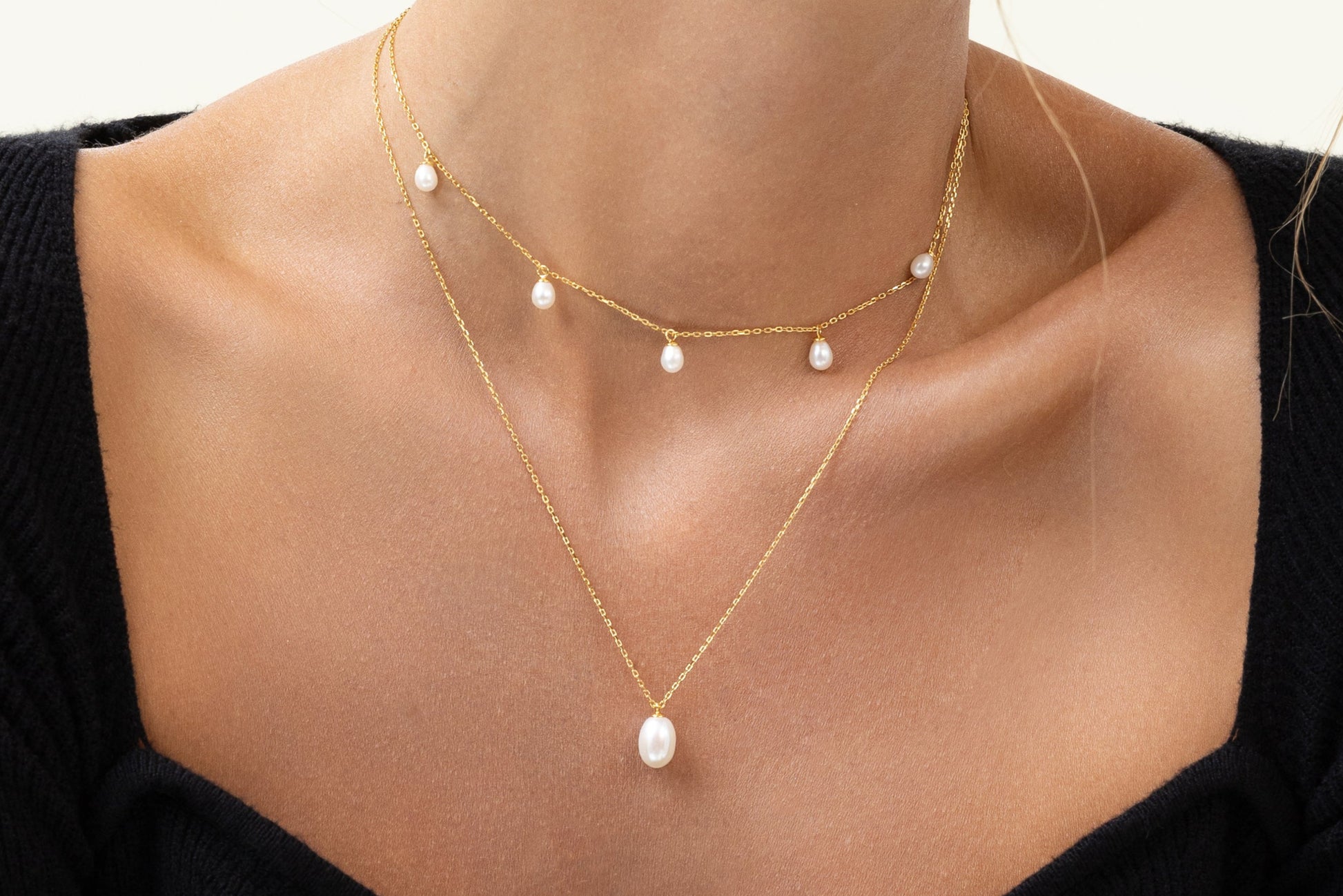 Classic pearl necklace with a large tear shaped pearl, on an adjustable gold chain. Stacked with the drop pearl chain