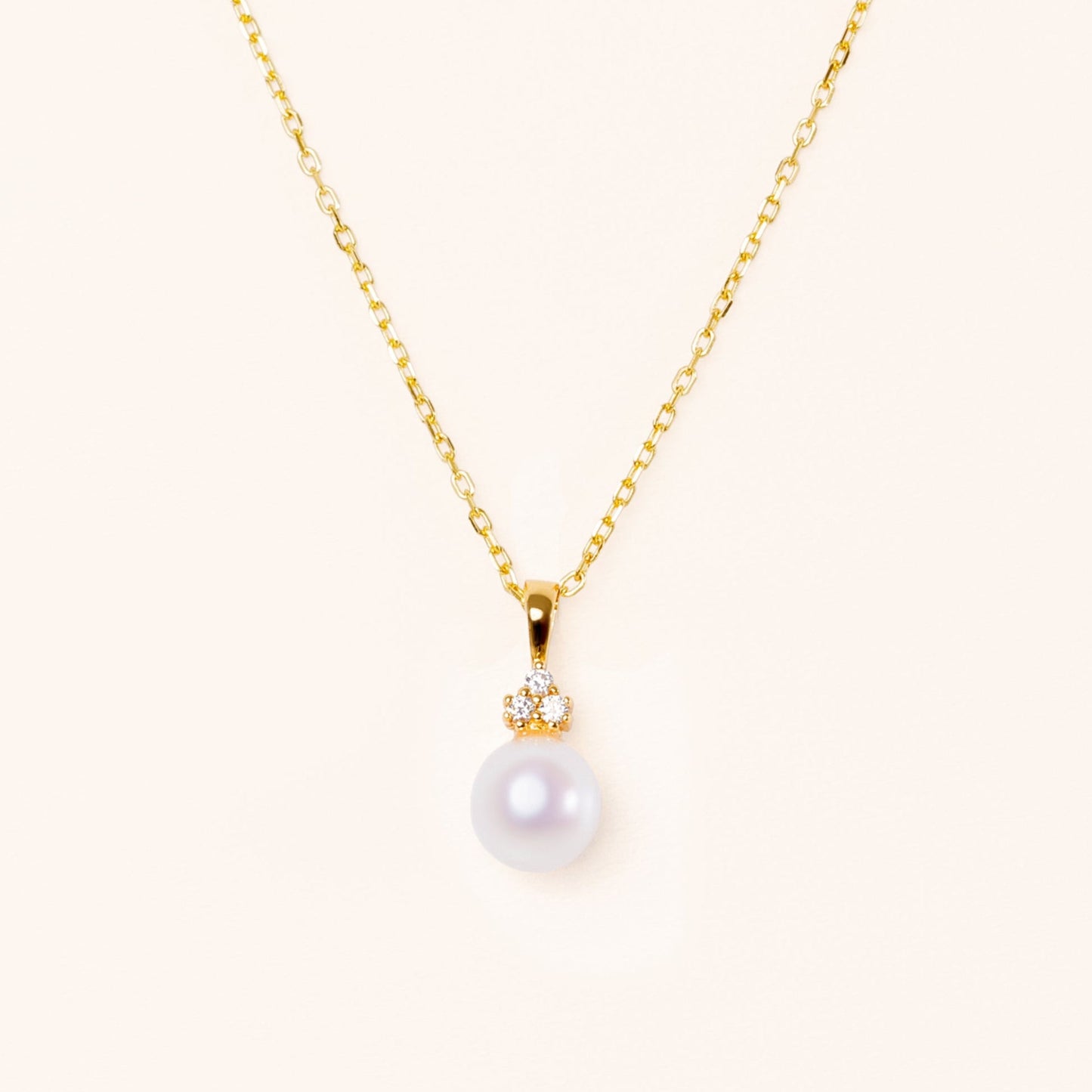Three diamonds with pearl pendant on an adjustable gold chain