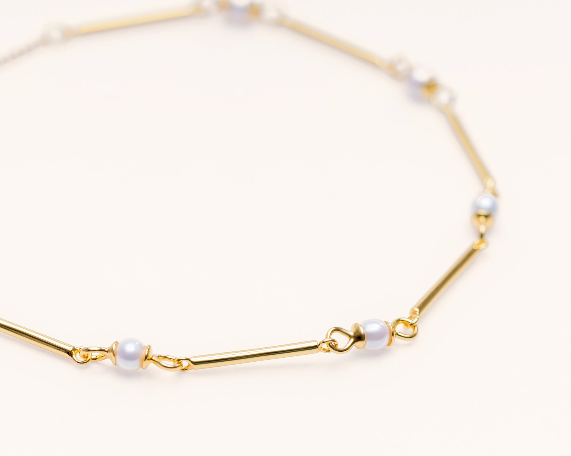 Delicate station bracelet featuring small freshwater pearls and slender 18k gold-plated 925 silver bar links