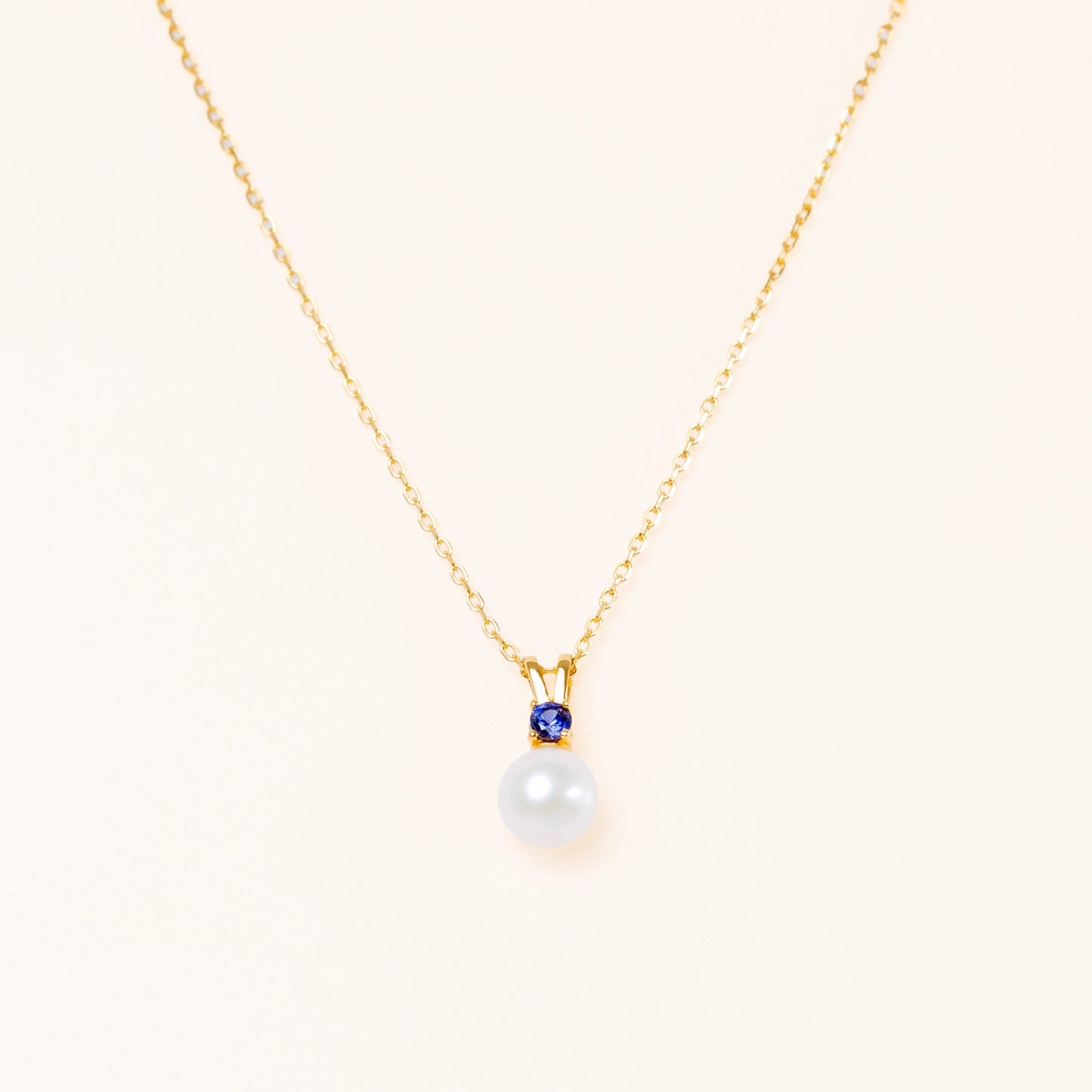 Pearl pendant with large blue sapphire. On an adjustable gold chain