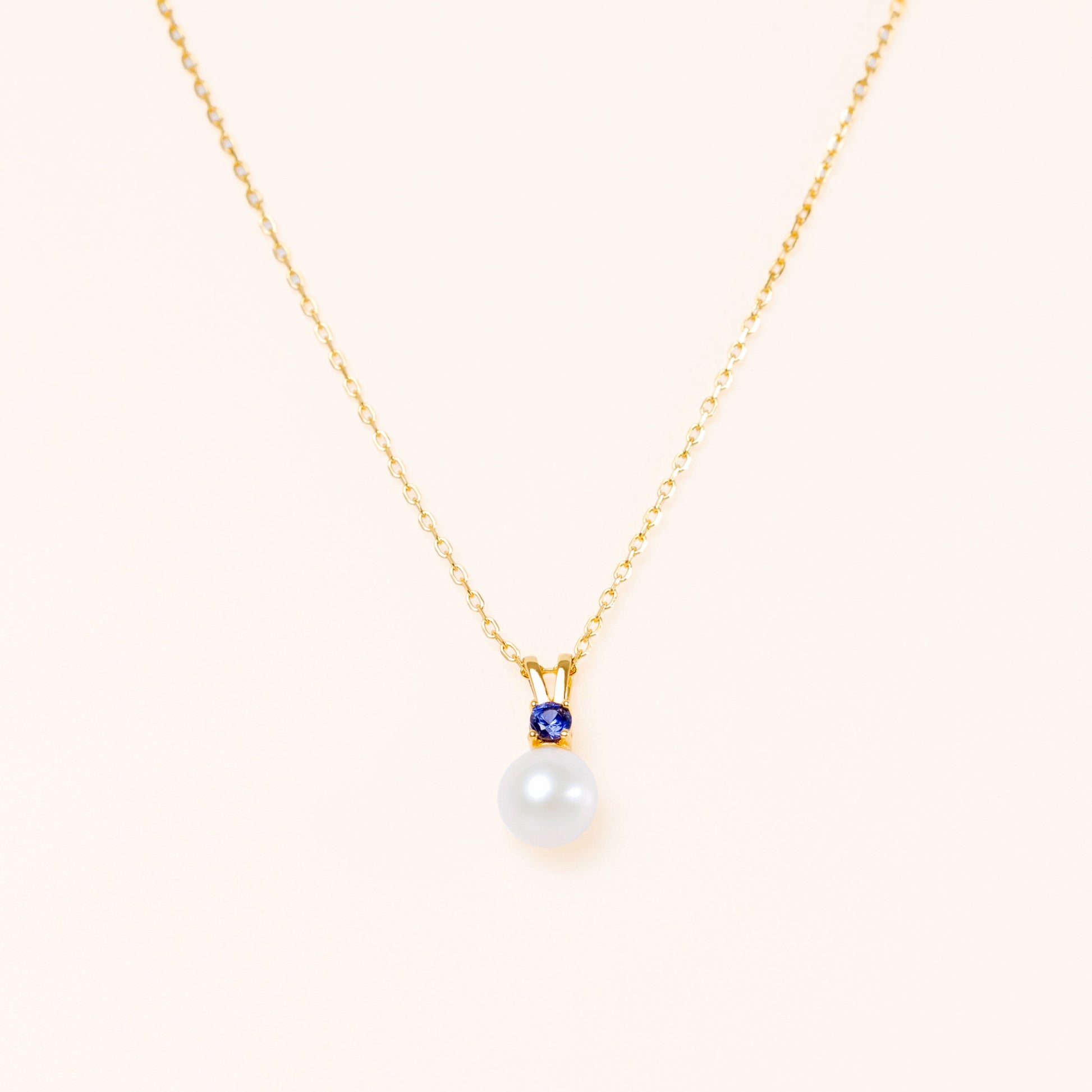 Pearl pendant with large blue sapphire. On an adjustable gold chain