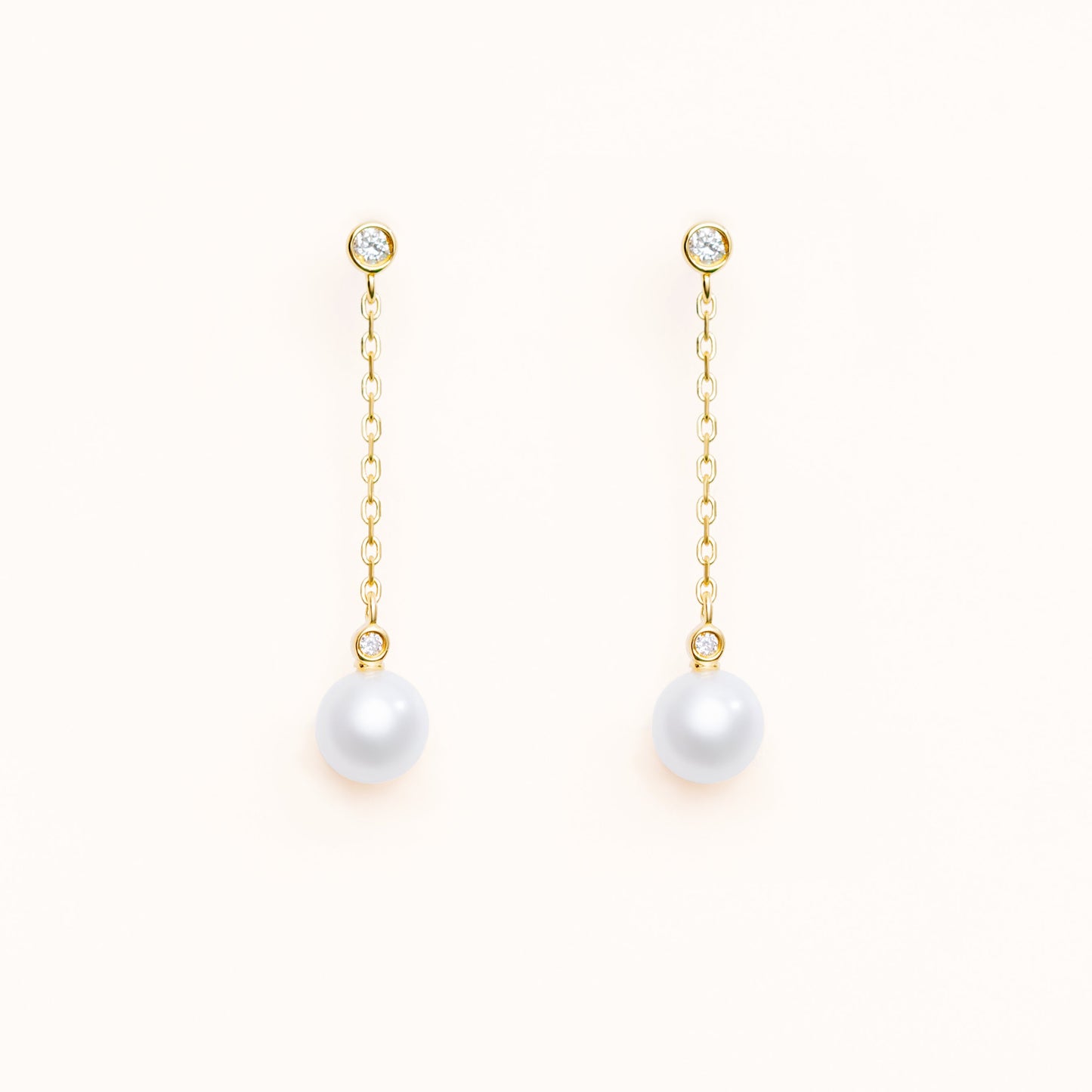 Pearl earrings with two beautiful diamonds