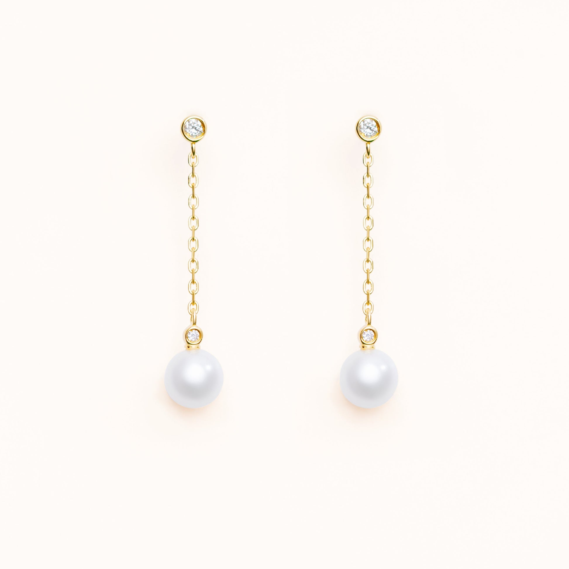 Pearl earrings with two beautiful diamonds
