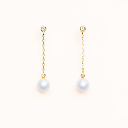 Pearl earrings with two beautiful diamonds