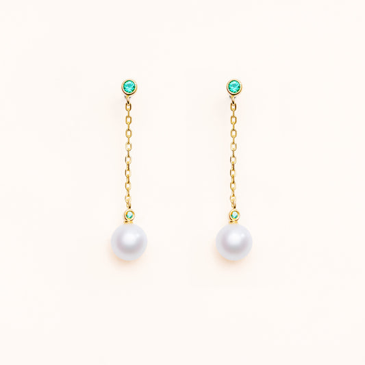 Pearl earrings with two beautiful green emeralds