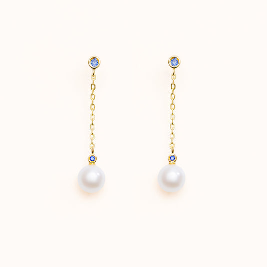 Drop earrings featuring two blue lab-grown sapphire accents and round freshwater pearls on 18k gold-plated 925 silver studs
