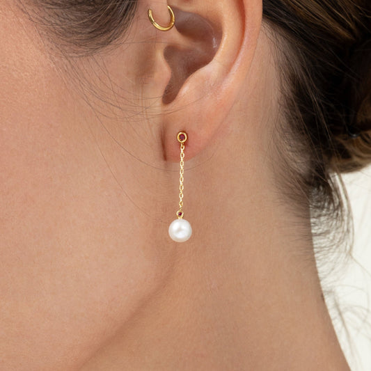 Drop earrings featuring two red lab-grown rubies accents and round freshwater pearls on 18k gold-plated 925 silver studs