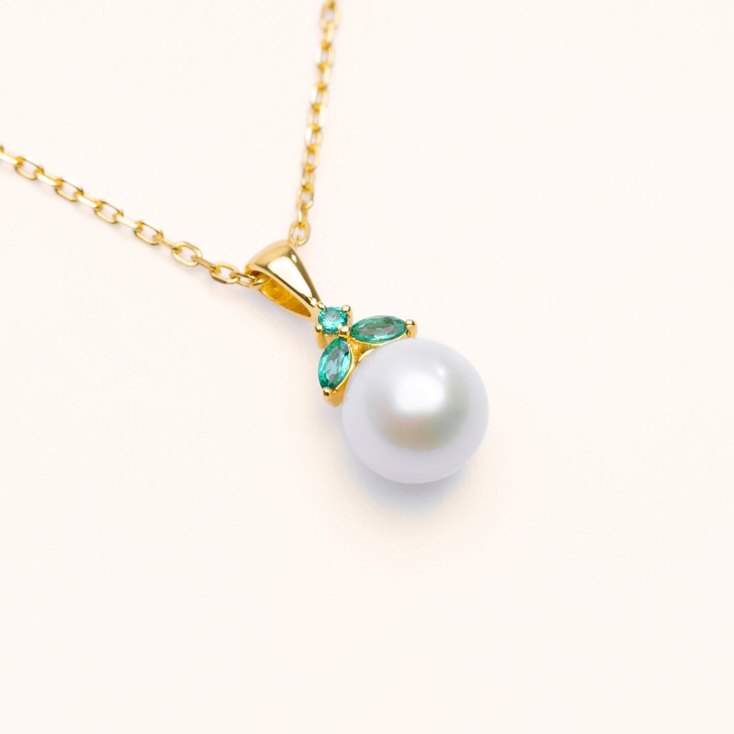 Pearlfruit Pendant (Emerald)
