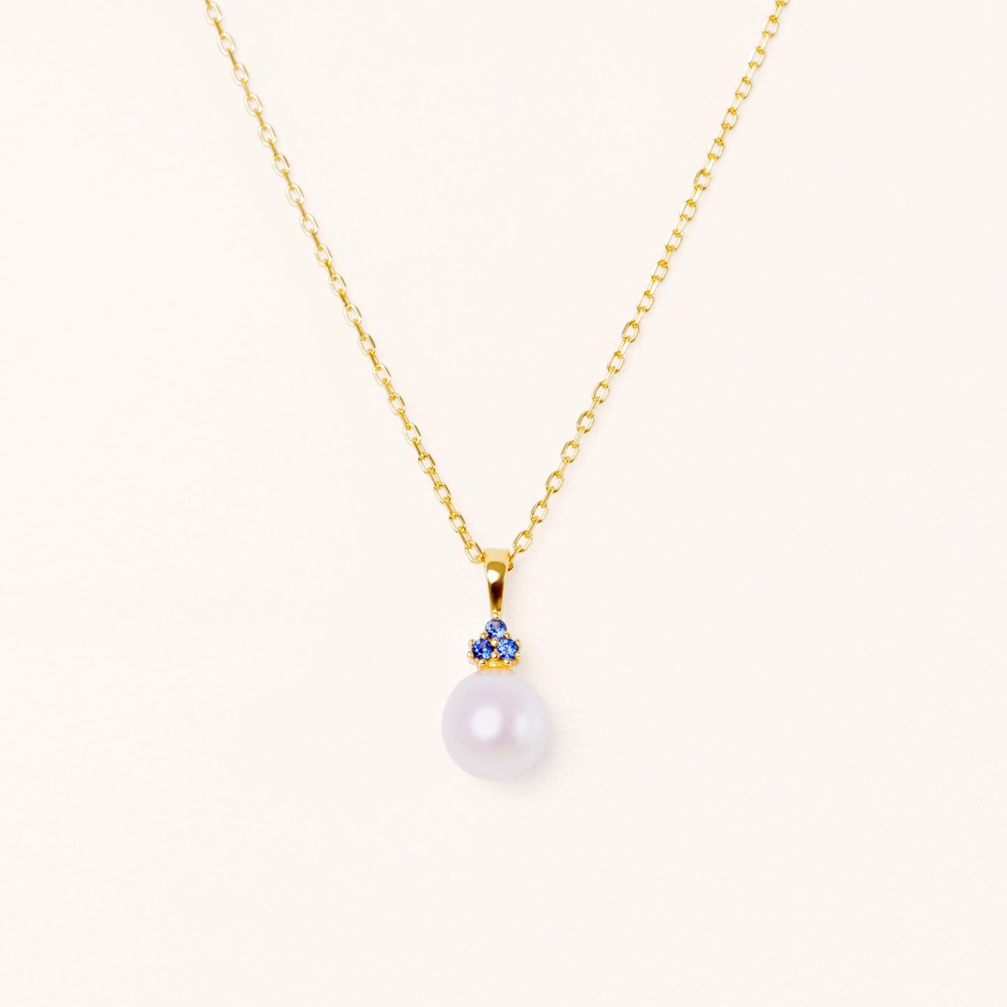 Pearl pendant with three beautiful blue sapphires. On an adjustable gold chain