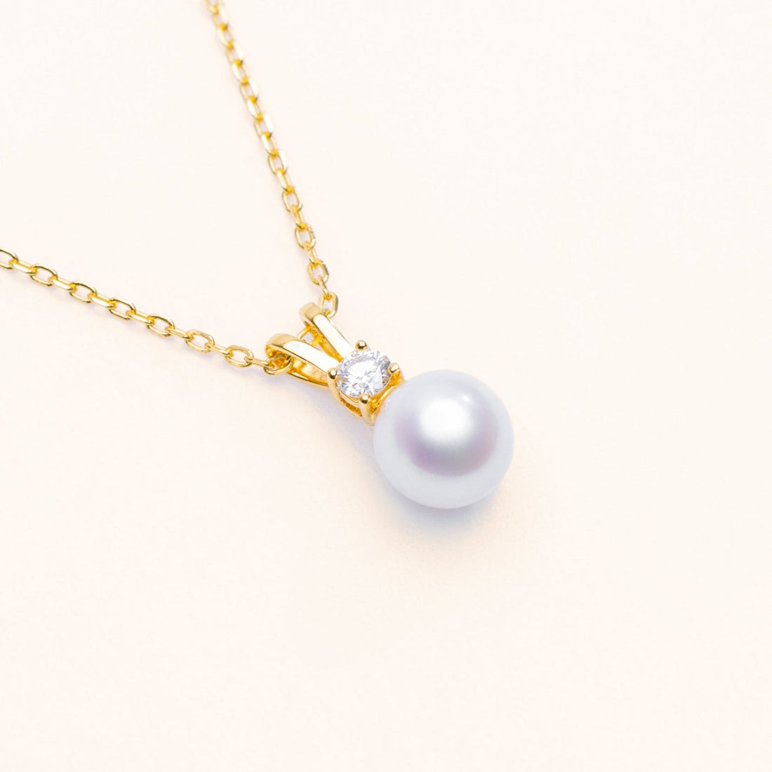 Halo freshwater pearl pendant framed with a lab-grown diamond in silver and 18k gold