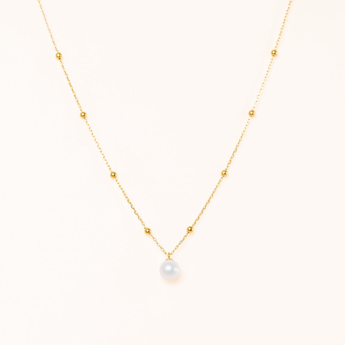 Close-up of genuine freshwater pearls in a Pearl Luna piece