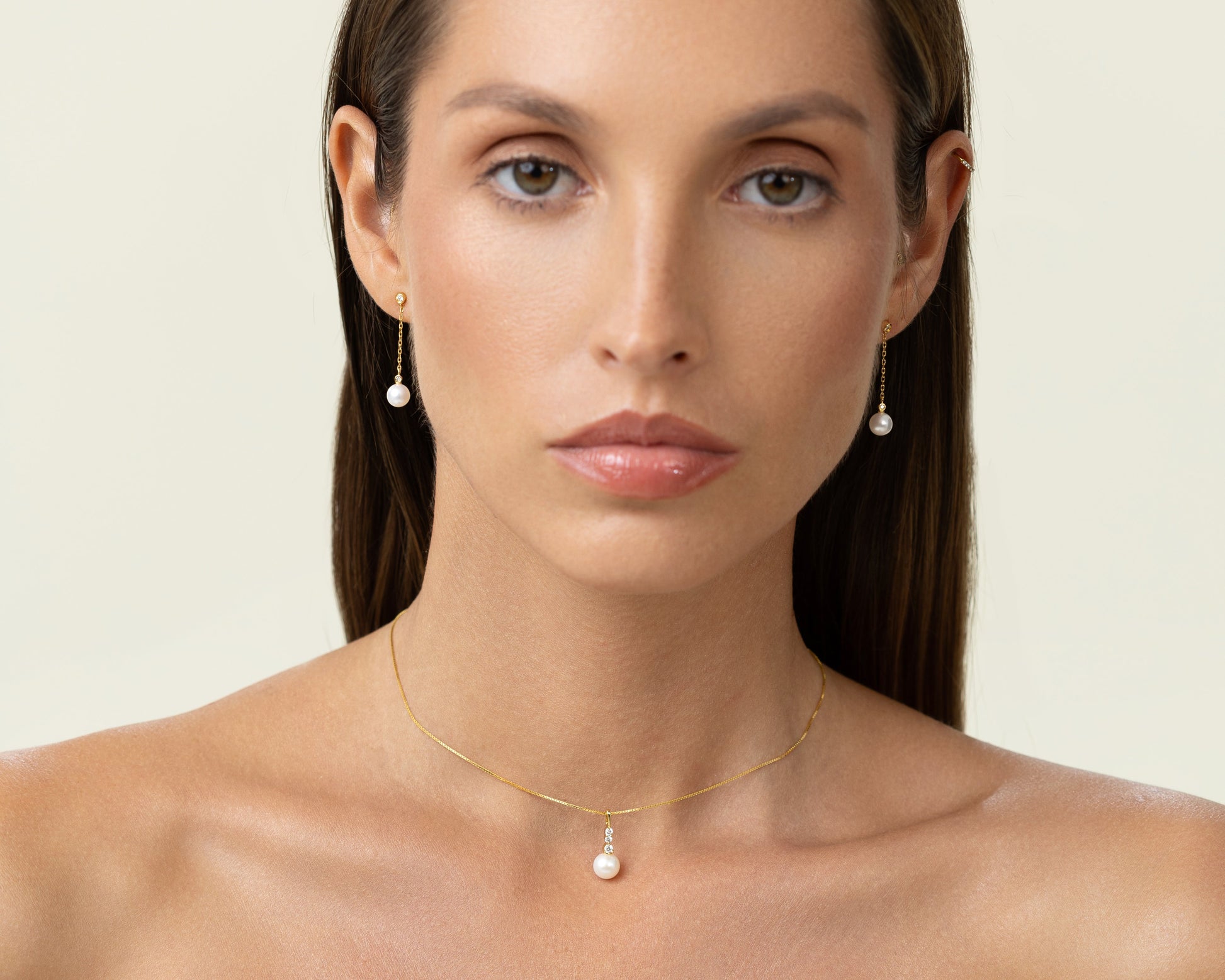 Drop earrings featuring two lab-grown diamond accents and round freshwater pearls on 18k gold-plated 925 silver studs