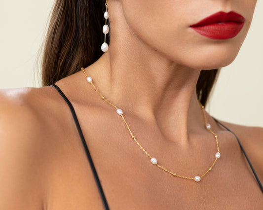 Pearl chain with gold beads, matched with dangling pearl earrings